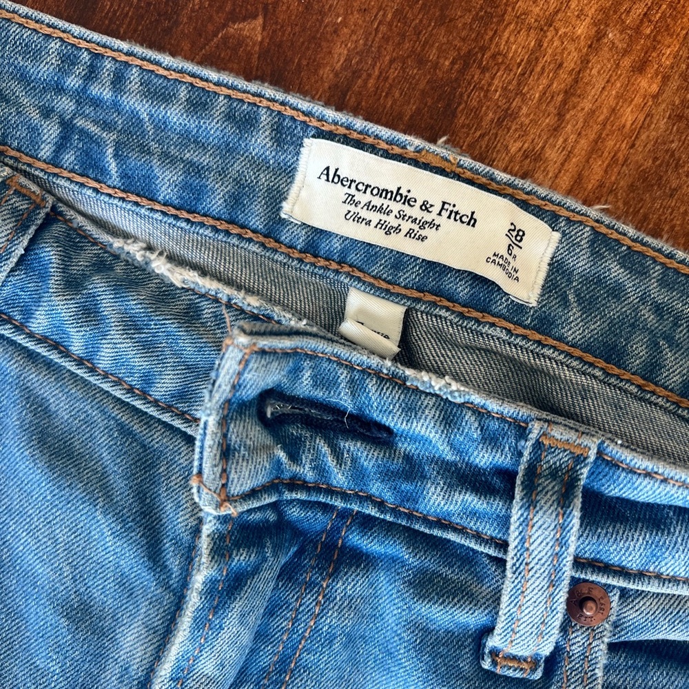 Abercrombie & Fitch Curve Love Ankle Straight Jean